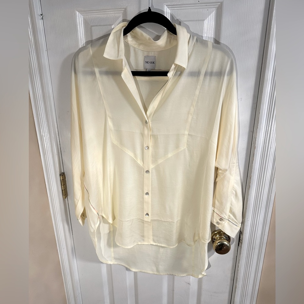 Nic+Zoe cream colored blouse Embroidered Top cuffs and sides size M‎